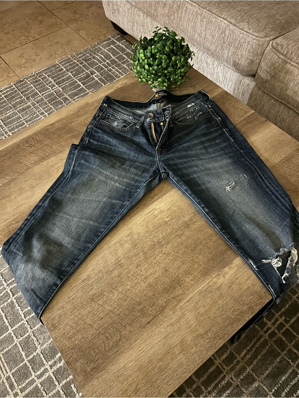 Lucky Brand women’s Slim Straight Dark Blue Distressed Jeans